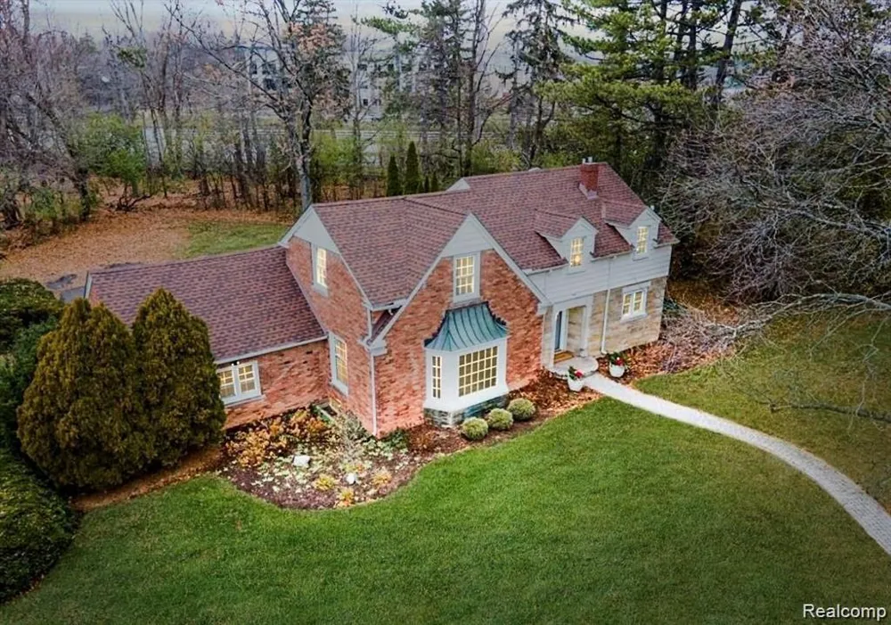 60 Devon Road Bloomfield Hills City, MI 48302