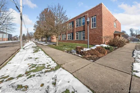 335 Horatio Street #209