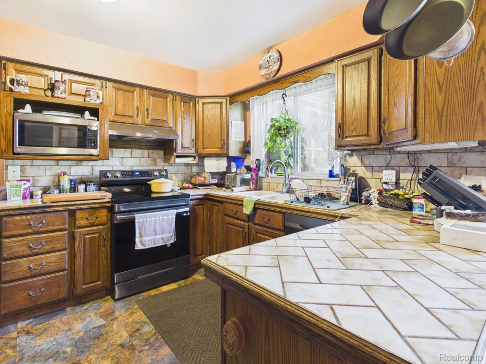 873 Winn Lake Road Lapeer Township, MI 48446