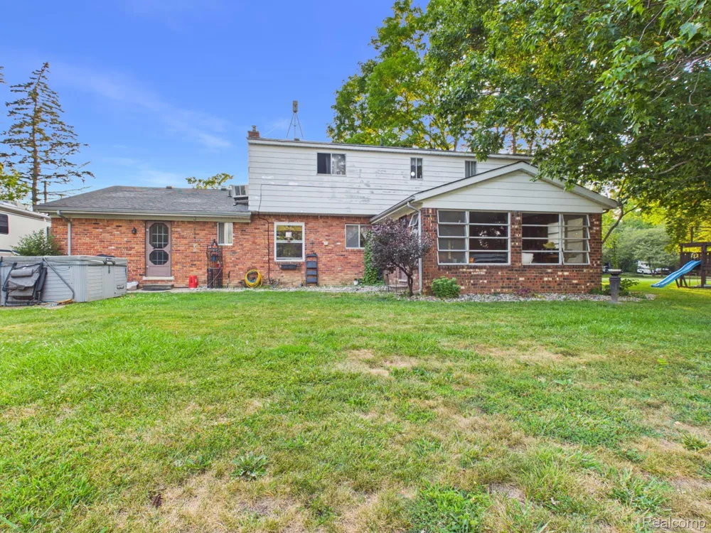 873 Winn Lake Road Lapeer Township, MI 48446