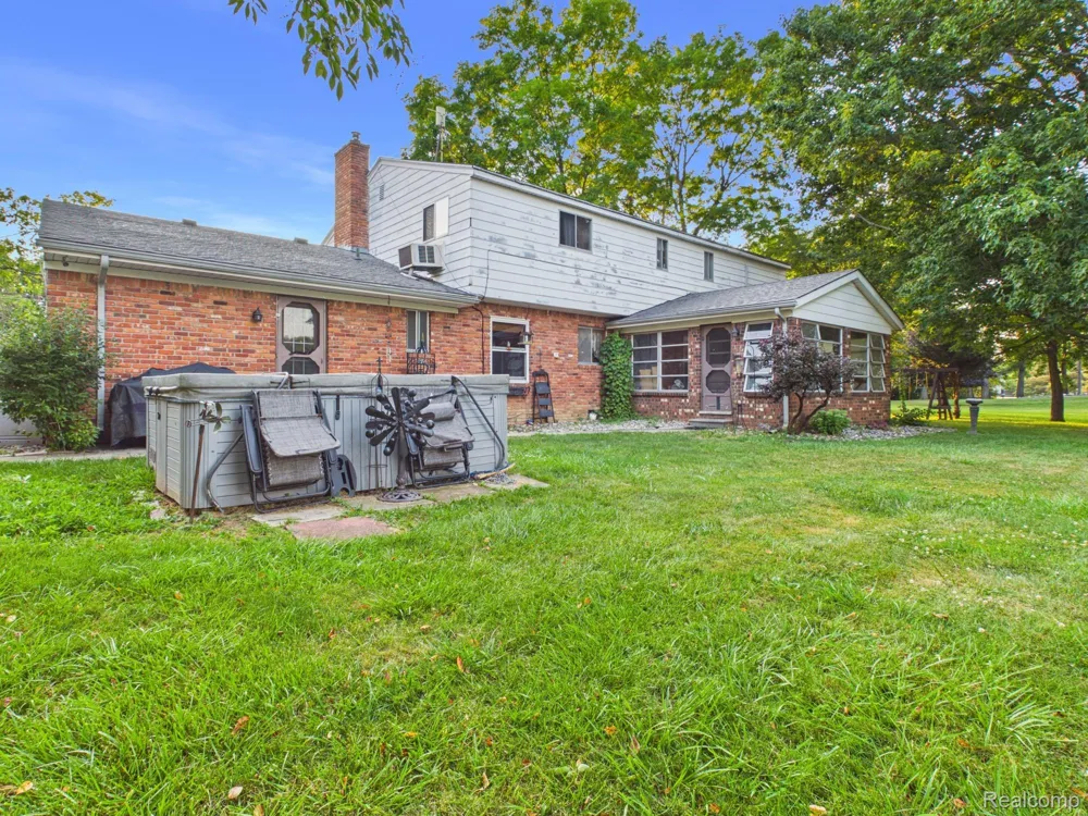 873 Winn Lake Road Lapeer Township, MI 48446