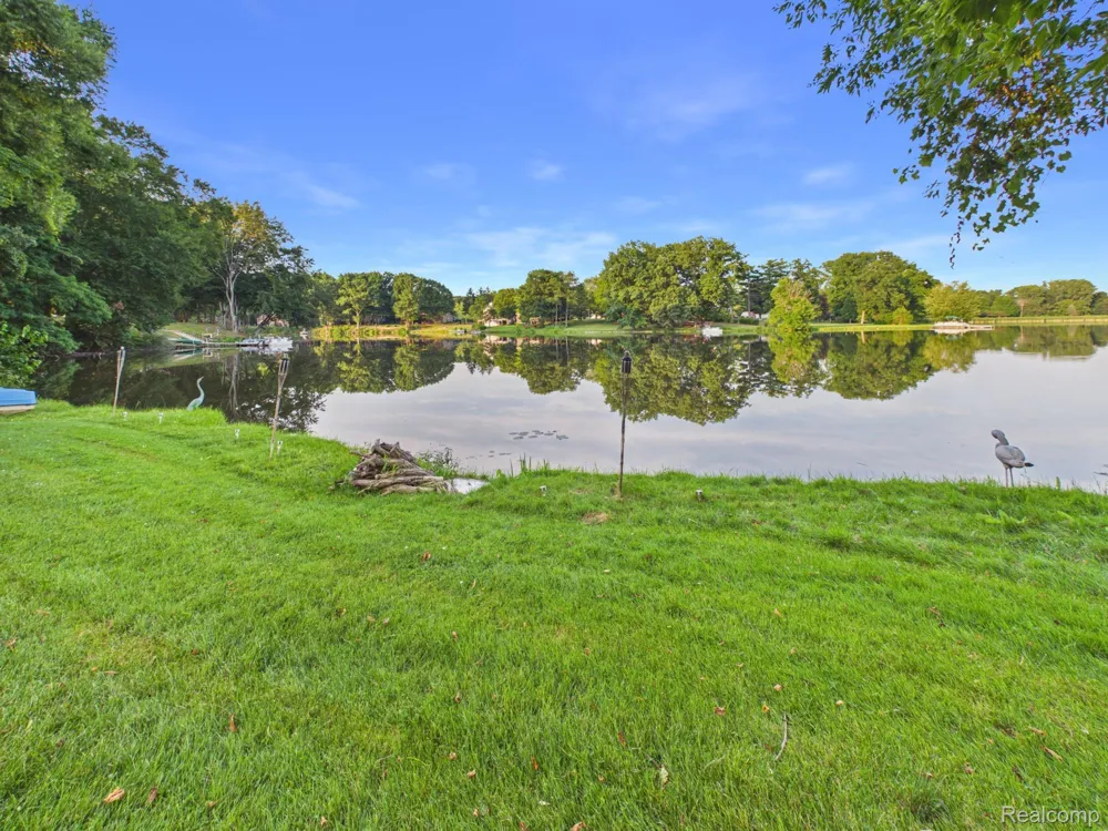 873 Winn Lake Road Lapeer Township, MI 48446