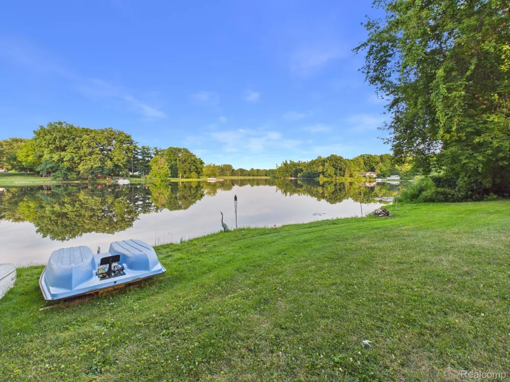 873 Winn Lake Road Lapeer Township, MI 48446