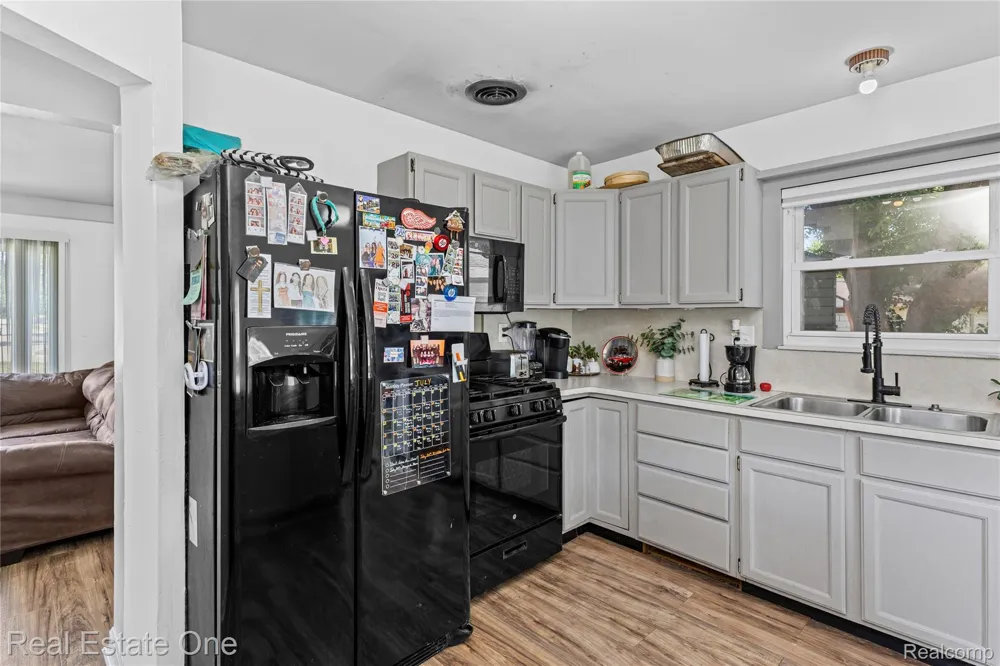 27768 Rialto Street Madison Heights City, MI 48071