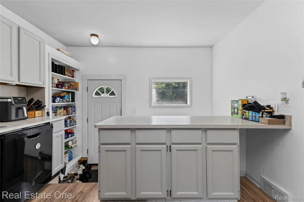27768 Rialto Street Madison Heights City, MI 48071