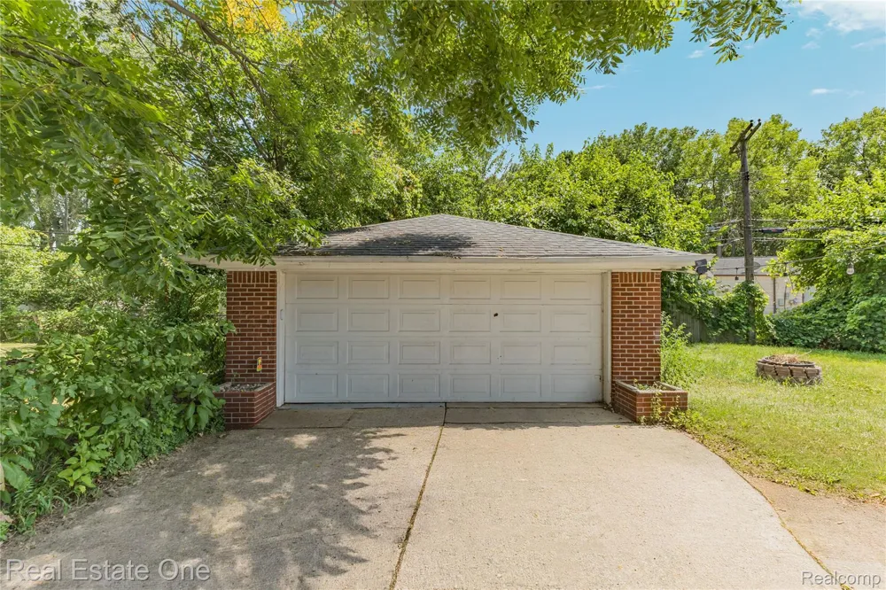 27768 Rialto Street Madison Heights City, MI 48071