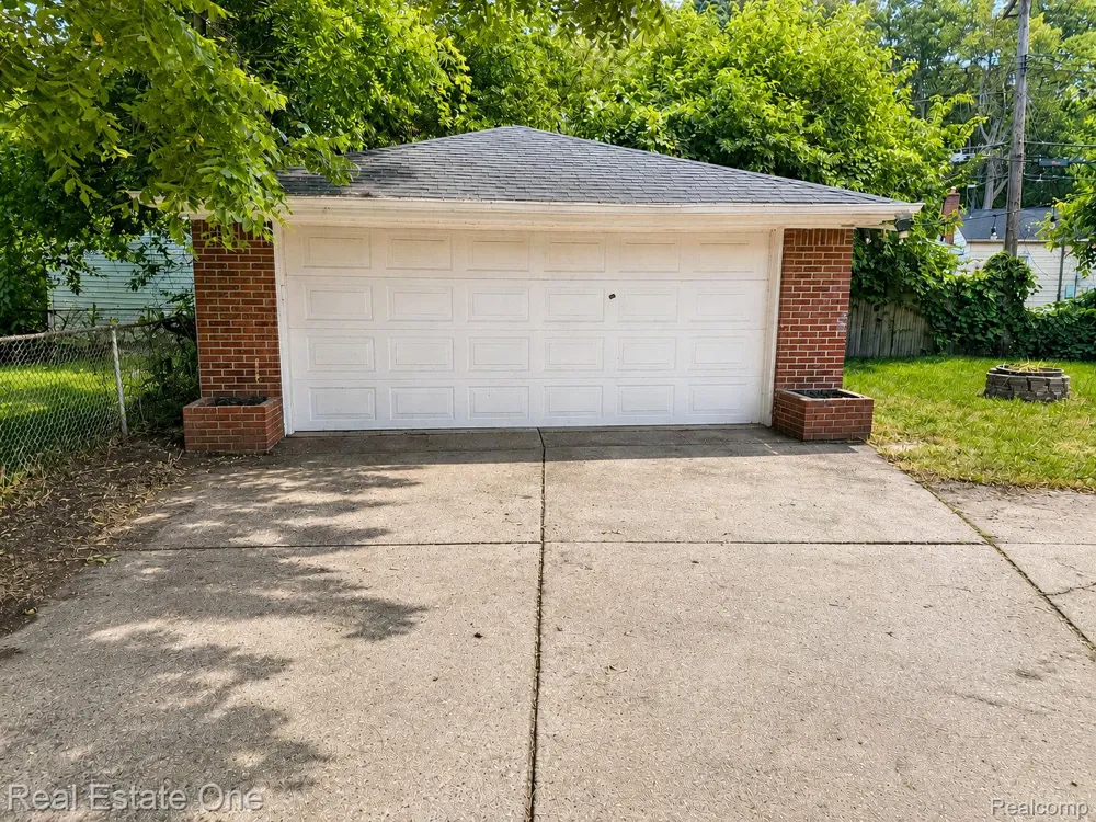 27768 Rialto Street Madison Heights City, MI 48071