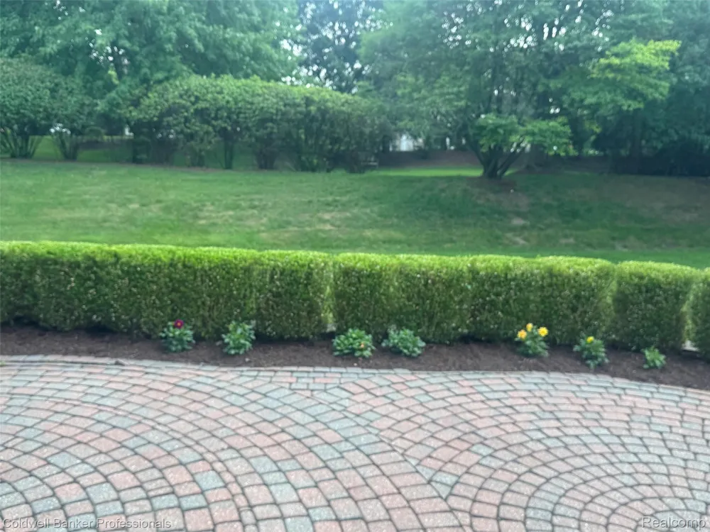 171 Millstone Drive Troy City, MI 48084