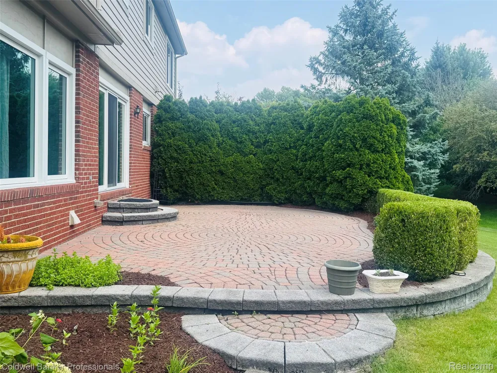 171 Millstone Drive Troy City, MI 48084