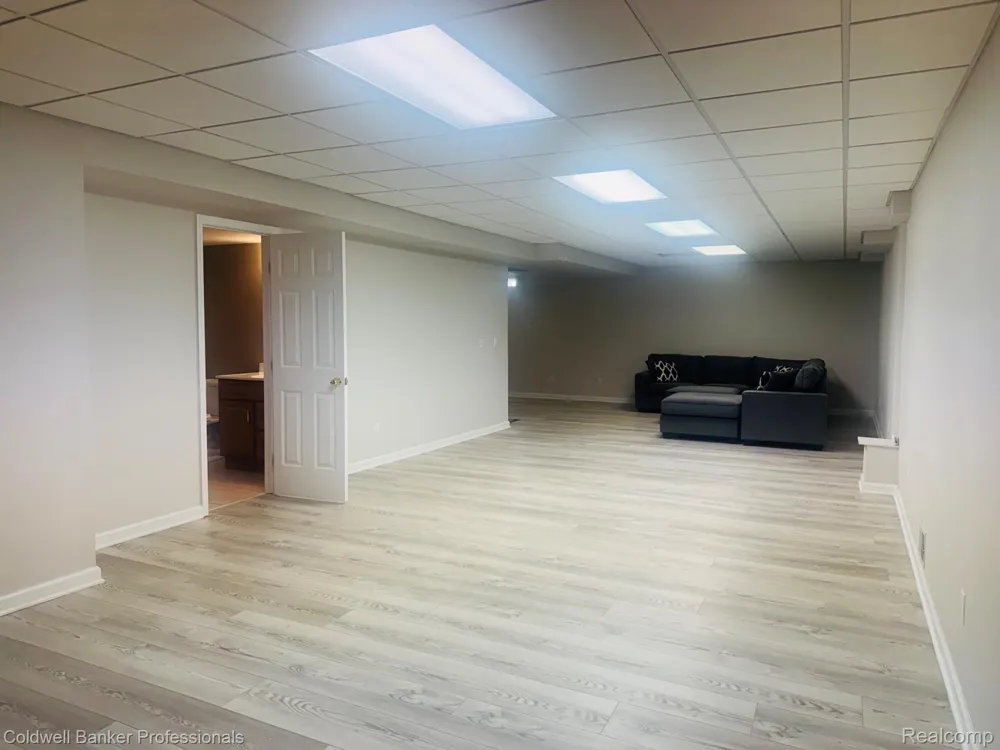 171 Millstone Drive Troy City, MI 48084