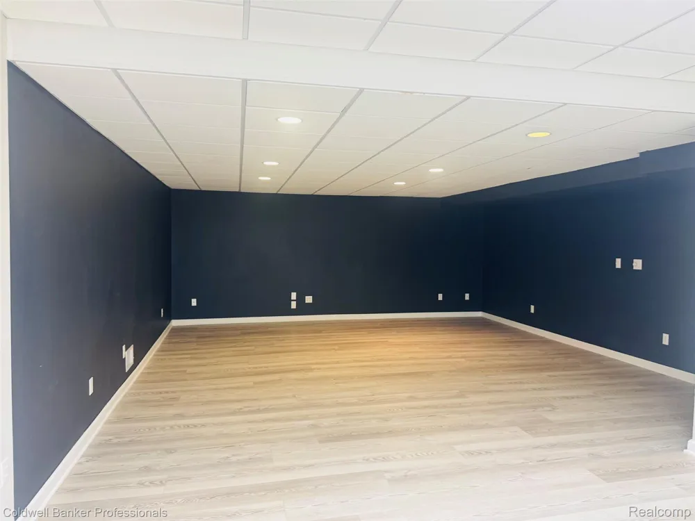 171 Millstone Drive Troy City, MI 48084