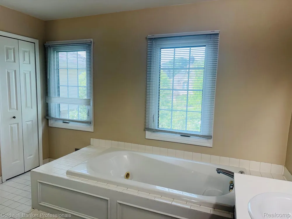 171 Millstone Drive Troy City, MI 48084