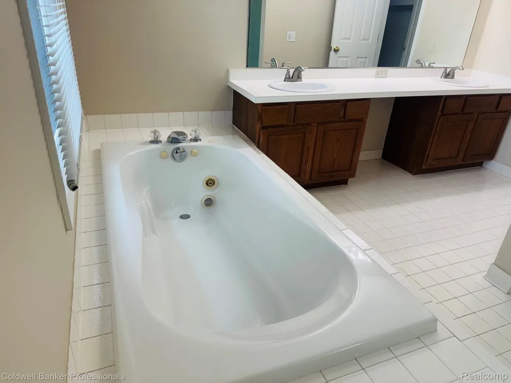 171 Millstone Drive Troy City, MI 48084