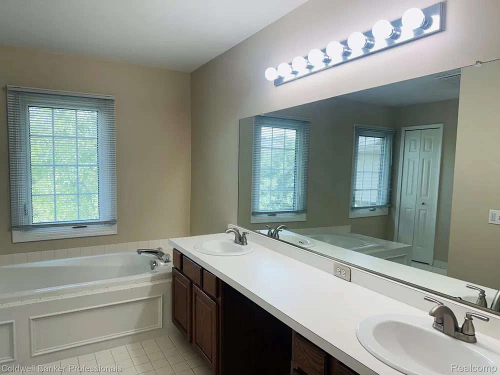 171 Millstone Drive Troy City, MI 48084