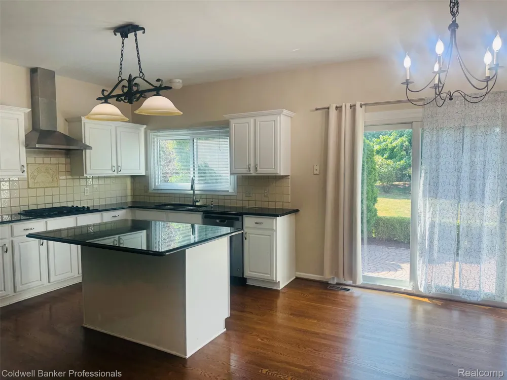 171 Millstone Drive Troy City, MI 48084