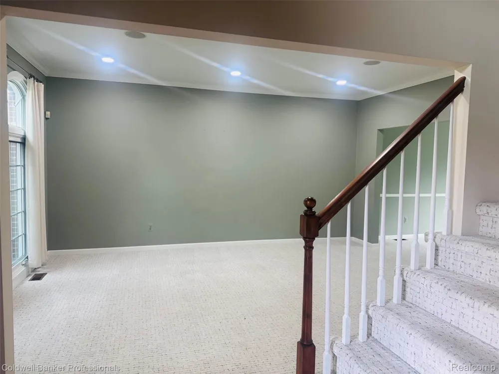 171 Millstone Drive Troy City, MI 48084