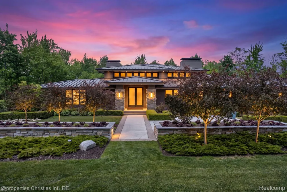 22635 Evergreen Court Novi City, MI 48374