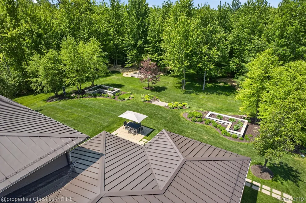 22635 Evergreen Court Novi City, MI 48374