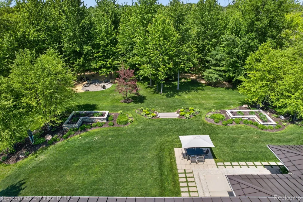 22635 Evergreen Court Novi City, MI 48374