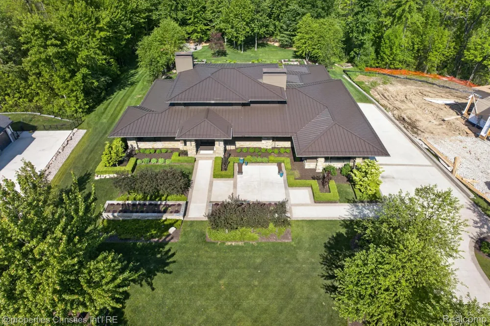 22635 Evergreen Court Novi City, MI 48374
