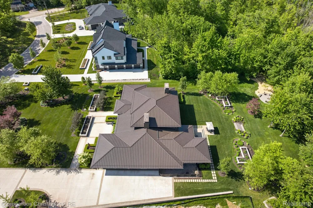 22635 Evergreen Court Novi City, MI 48374