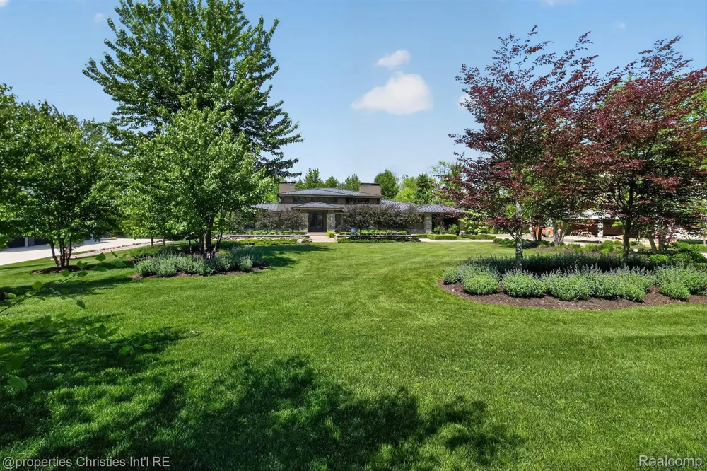 22635 Evergreen Court Novi City, MI 48374