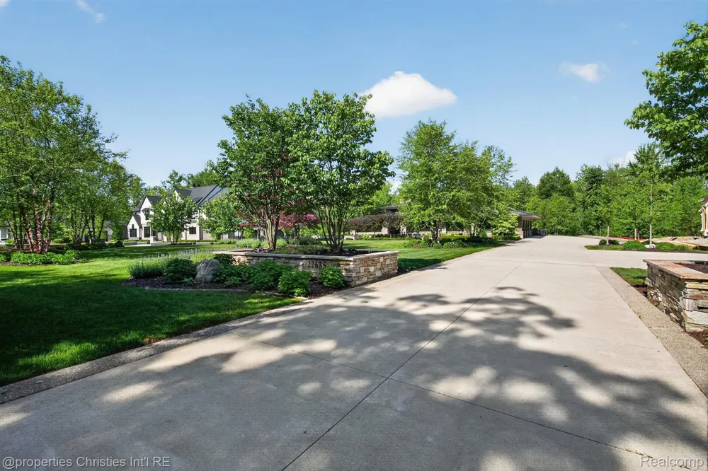 22635 Evergreen Court Novi City, MI 48374
