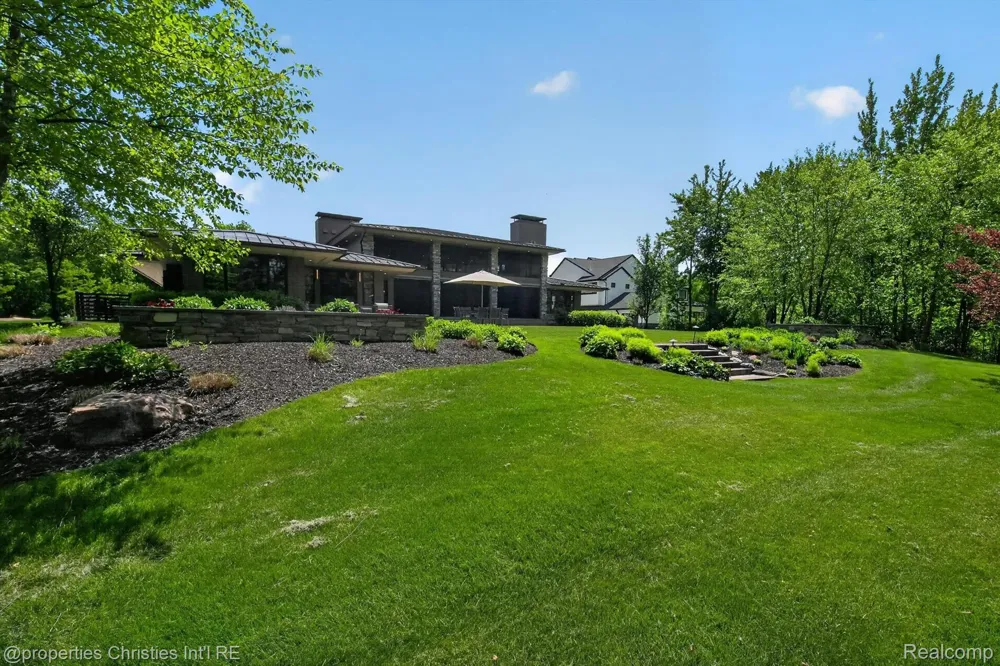 22635 Evergreen Court Novi City, MI 48374