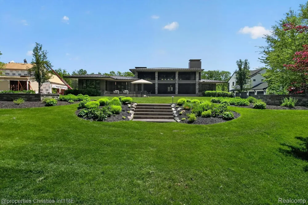 22635 Evergreen Court Novi City, MI 48374