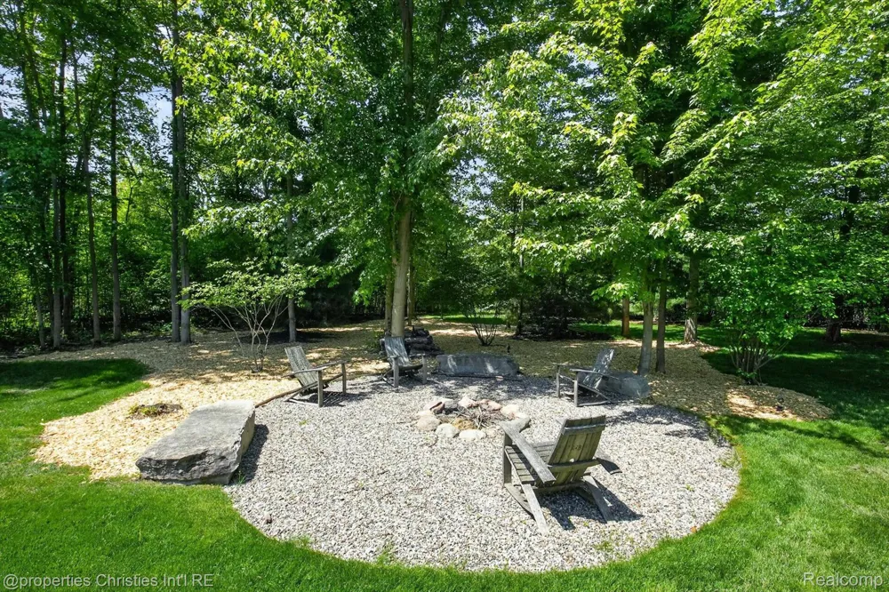22635 Evergreen Court Novi City, MI 48374