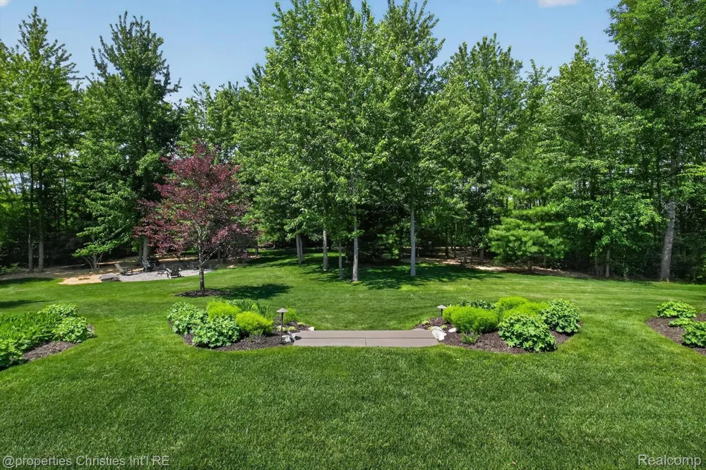22635 Evergreen Court Novi City, MI 48374