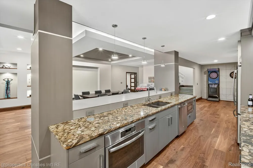 22635 Evergreen Court Novi City, MI 48374
