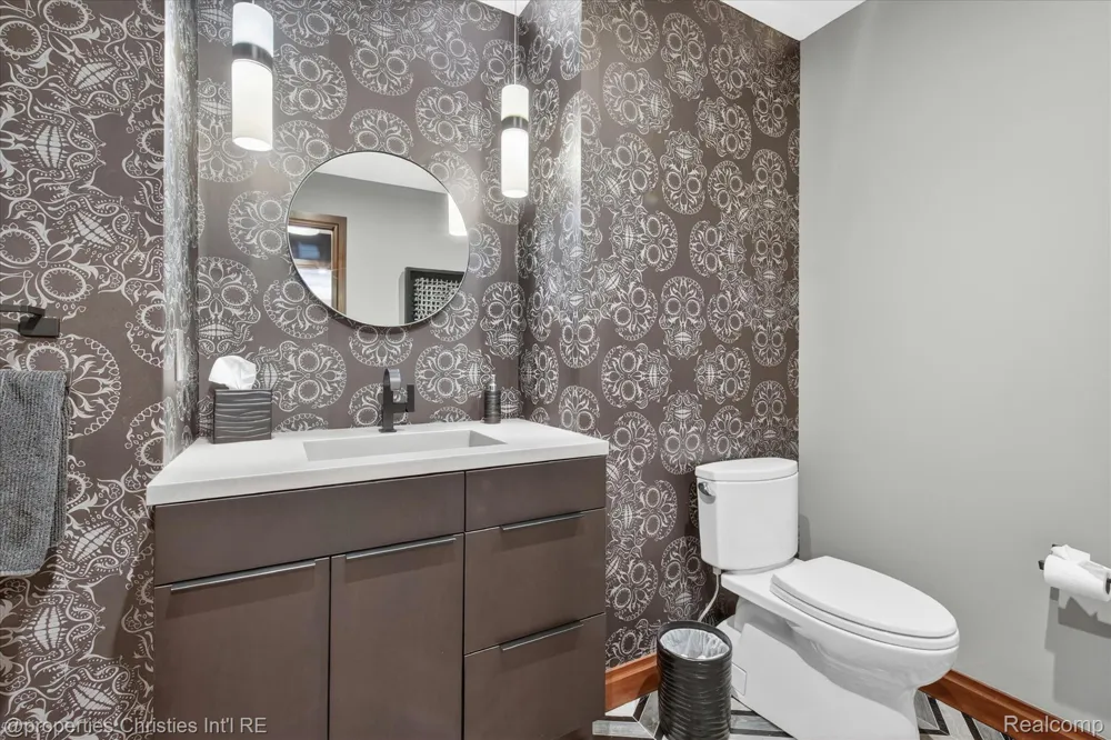 22635 Evergreen Court Novi City, MI 48374