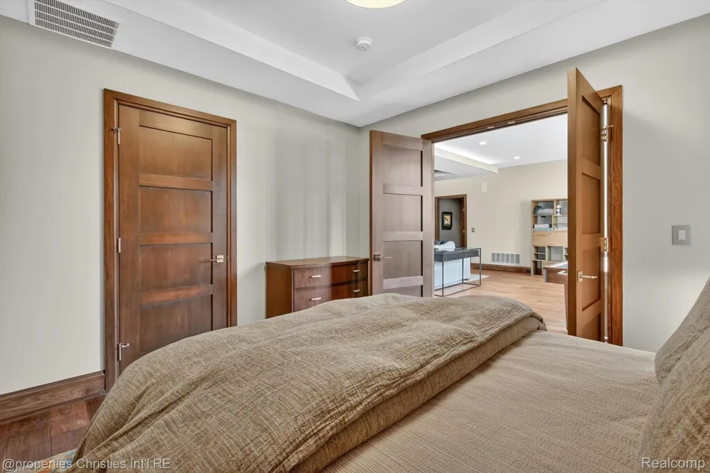 22635 Evergreen Court Novi City, MI 48374