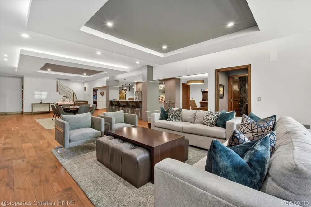 22635 Evergreen Court Novi City, MI 48374
