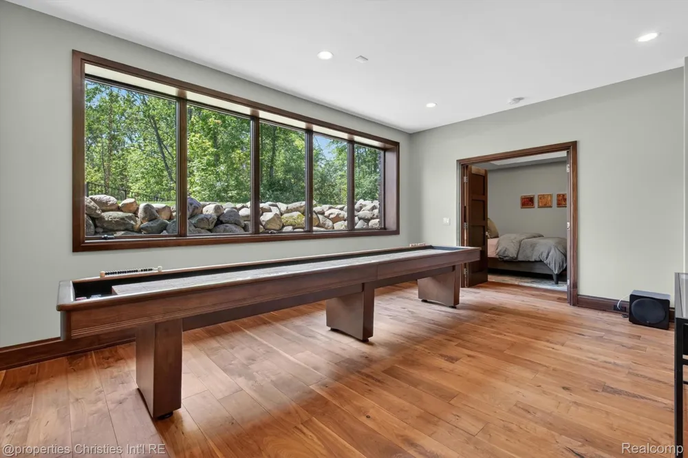 22635 Evergreen Court Novi City, MI 48374