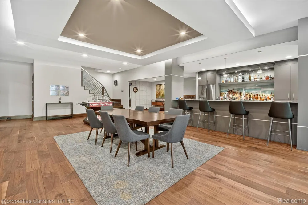 22635 Evergreen Court Novi City, MI 48374