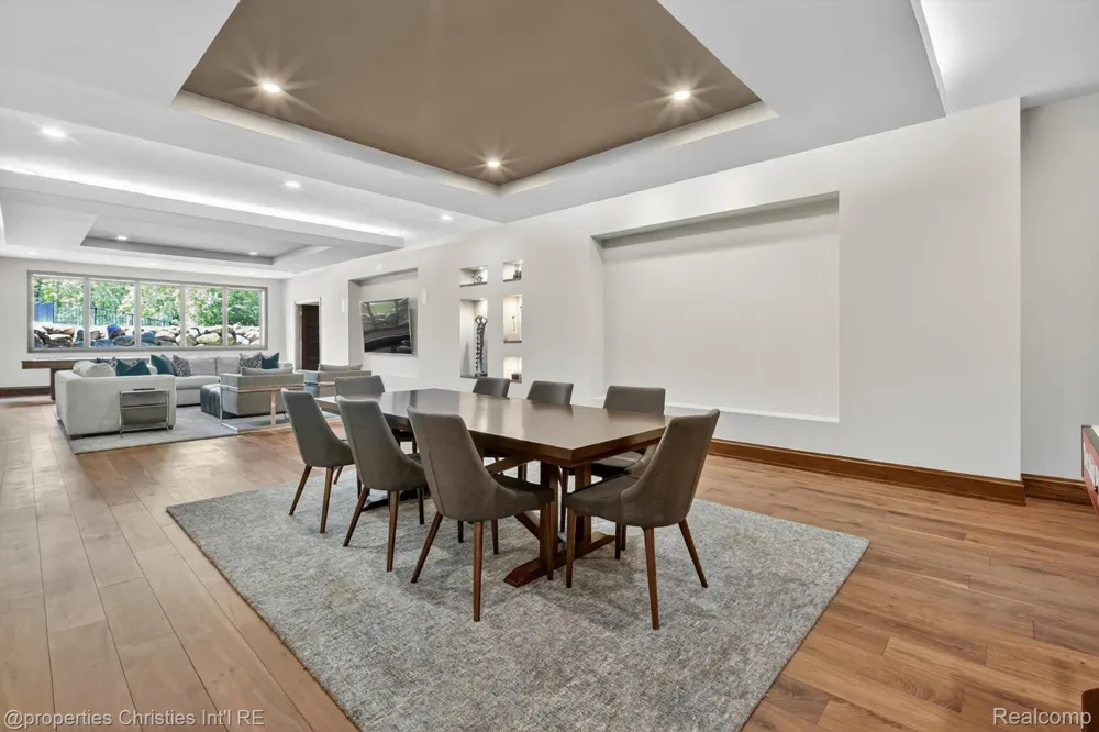 22635 Evergreen Court Novi City, MI 48374