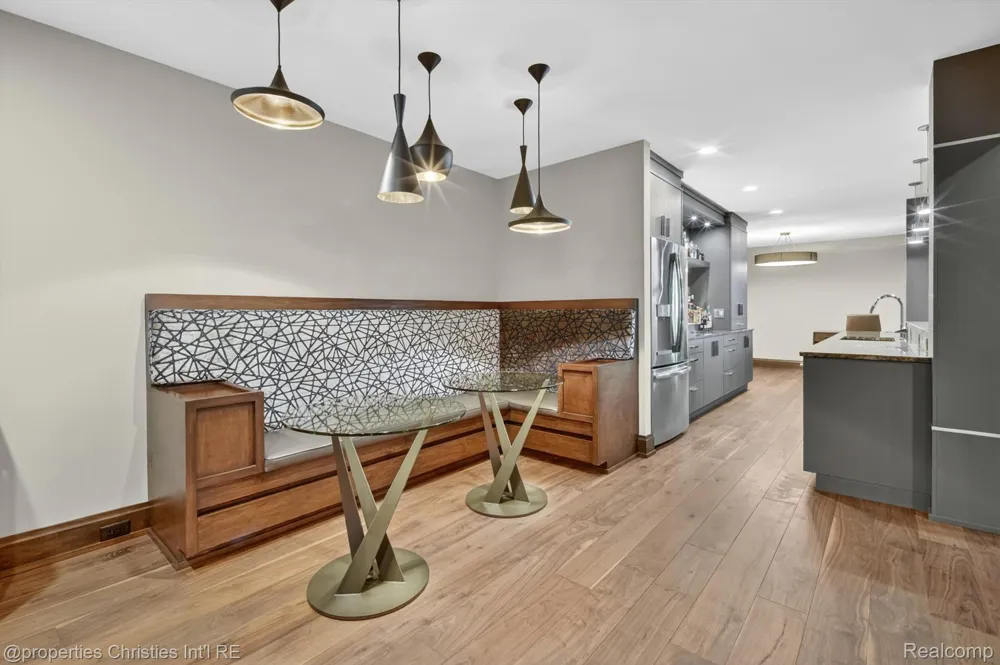22635 Evergreen Court Novi City, MI 48374
