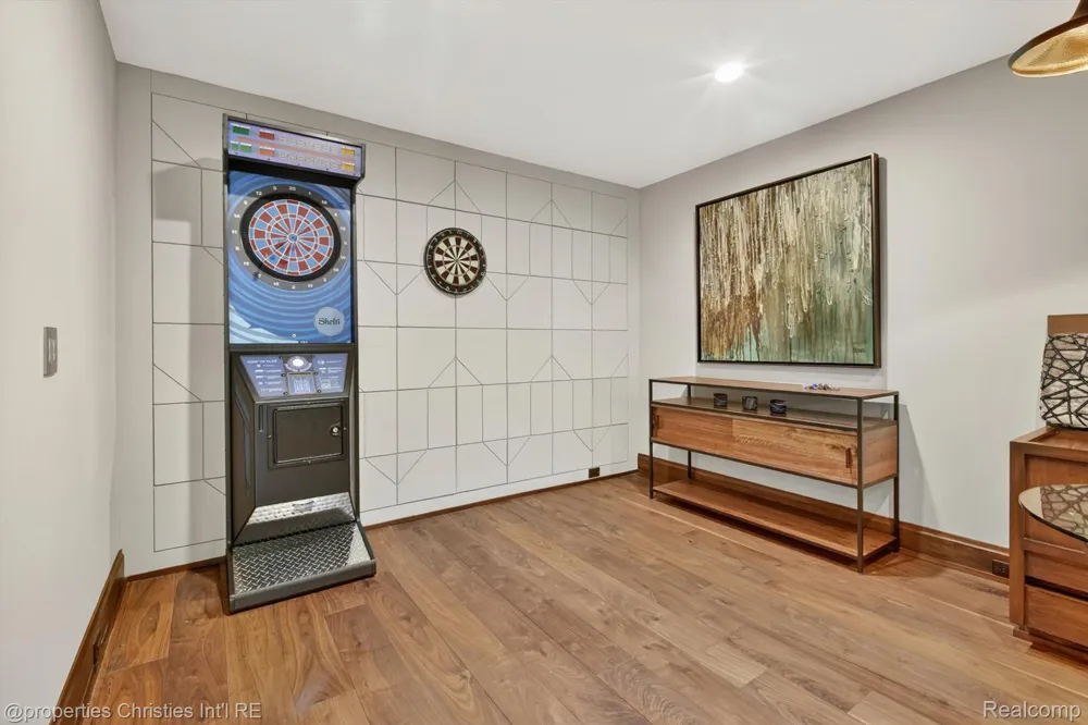 22635 Evergreen Court Novi City, MI 48374