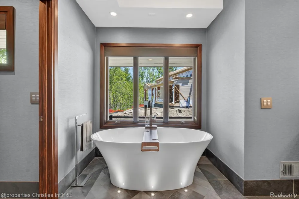 22635 Evergreen Court Novi City, MI 48374