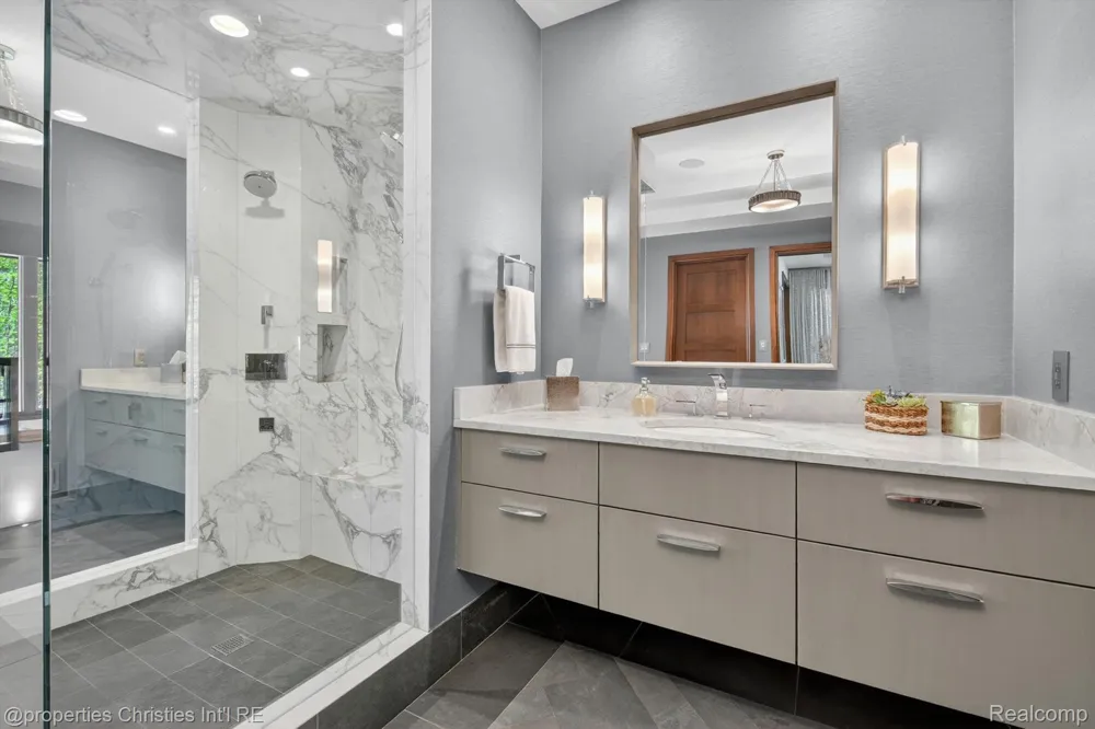 22635 Evergreen Court Novi City, MI 48374