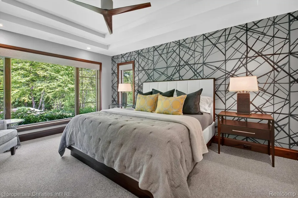 22635 Evergreen Court Novi City, MI 48374