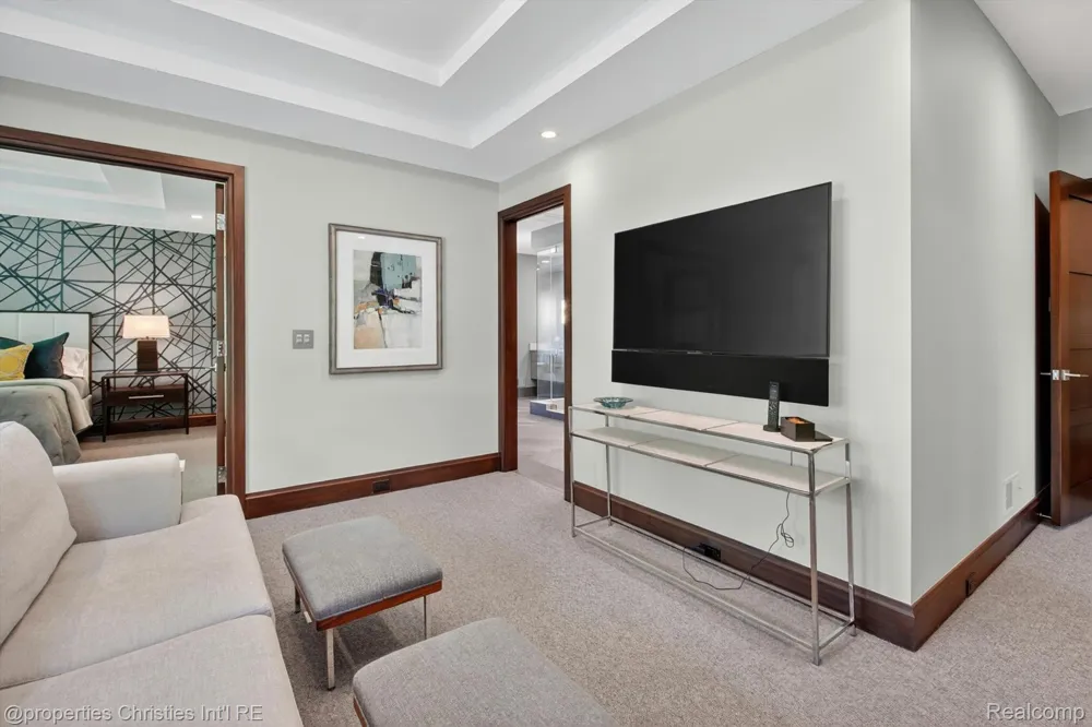 22635 Evergreen Court Novi City, MI 48374