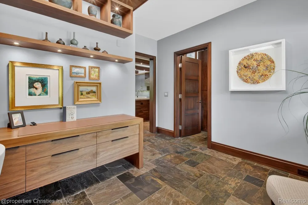 22635 Evergreen Court Novi City, MI 48374
