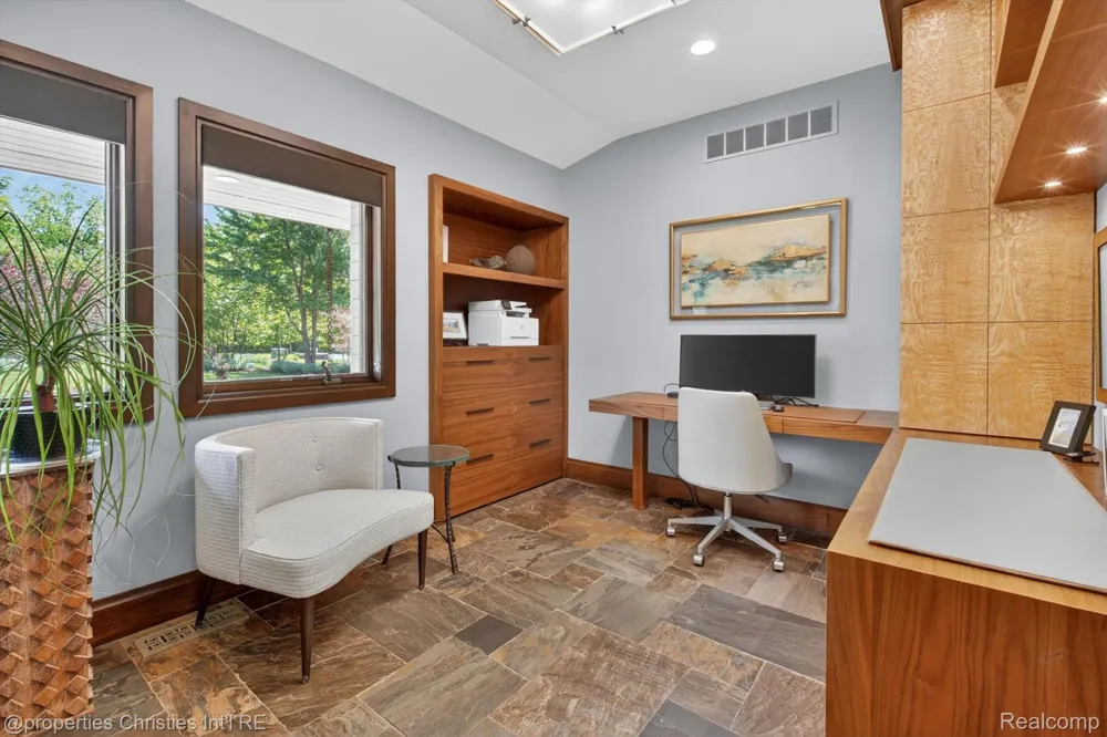 22635 Evergreen Court Novi City, MI 48374