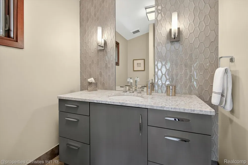 22635 Evergreen Court Novi City, MI 48374