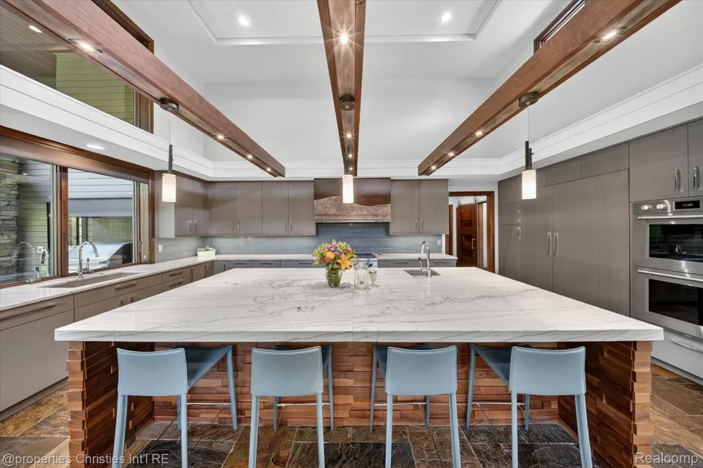 22635 Evergreen Court Novi City, MI 48374