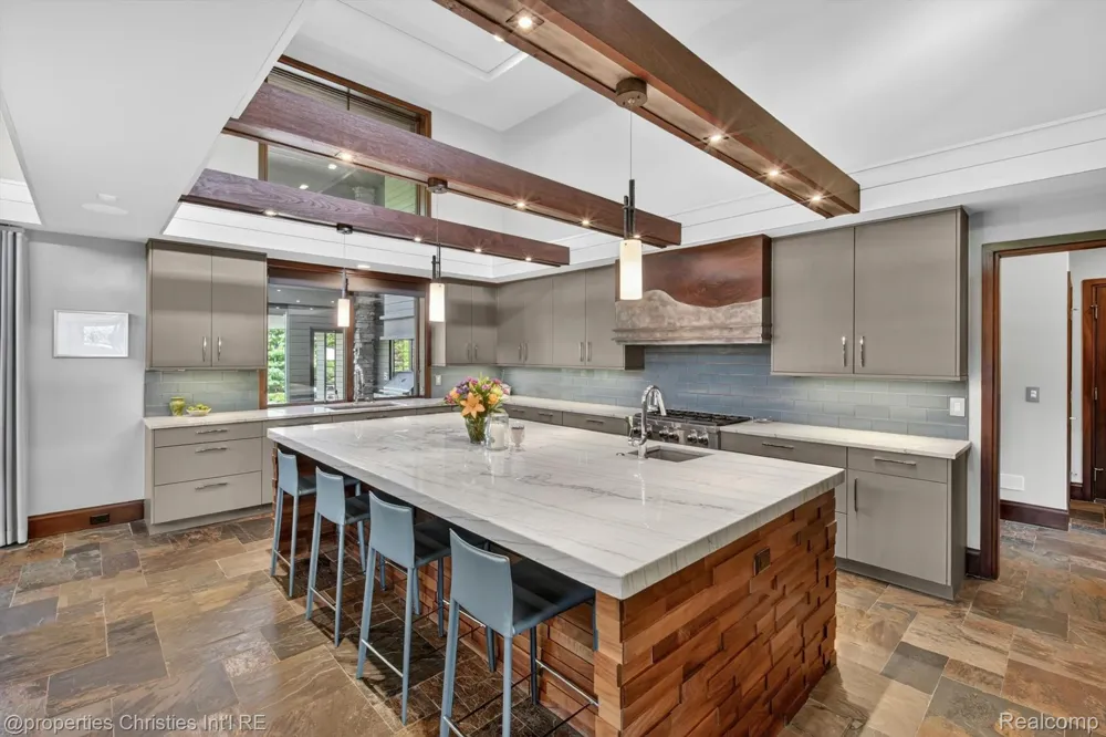 22635 Evergreen Court Novi City, MI 48374