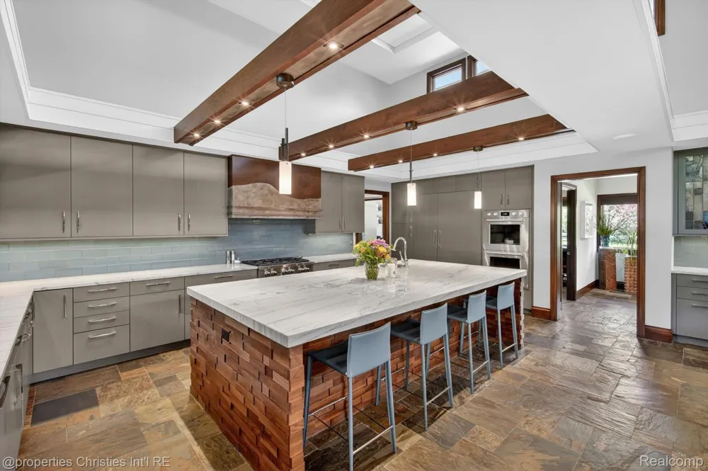 22635 Evergreen Court Novi City, MI 48374
